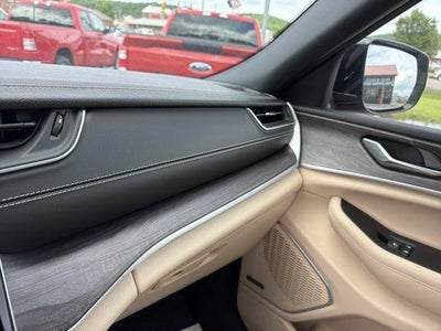 2025 Jeep Grand Cherokee L Limited 4x4