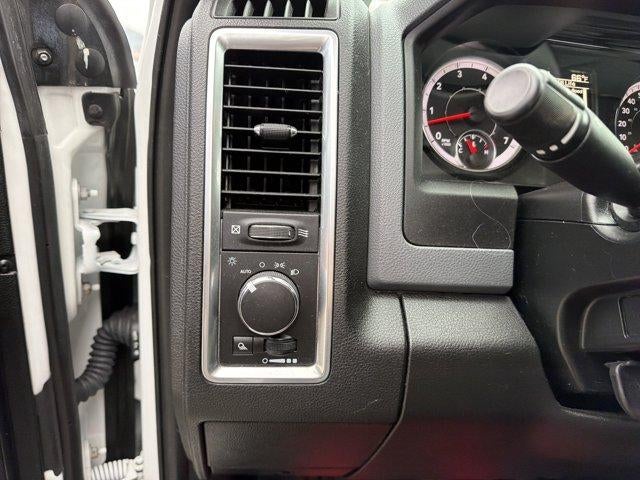 2020 RAM 1500 Classic SLT Crew Cab 4x4 6'4" Box