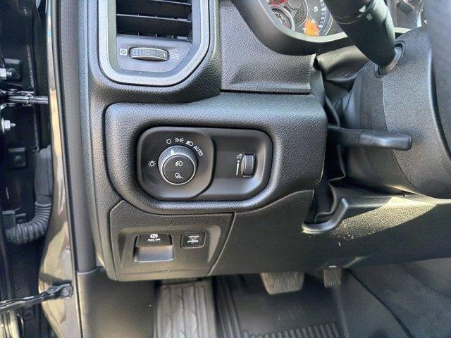 2025 RAM 1500 Tradesman Crew Cab 4x4 5'7" Box