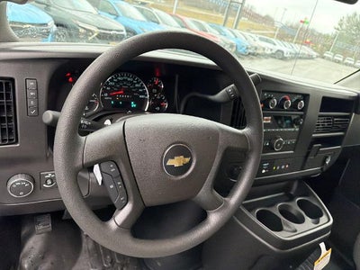 2025 Chevrolet Express Passenger 3500 1LS