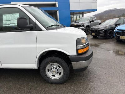2025 Chevrolet Express Passenger 3500 1LS
