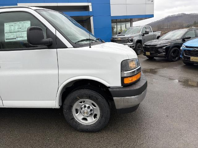 2025 Chevrolet Express Passenger 3500 1LS