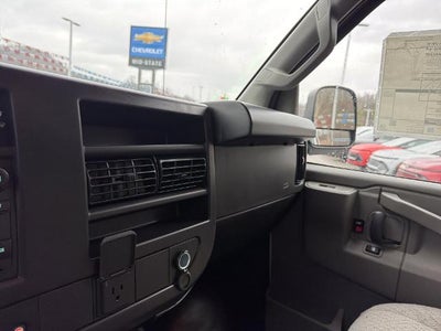 2025 Chevrolet Express Passenger 3500 1LS