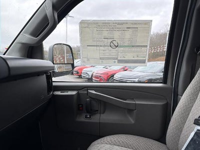2025 Chevrolet Express Passenger 3500 1LS