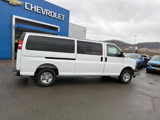 2025 Chevrolet Express Passenger 3500 1LS