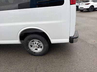 2025 Chevrolet Express Passenger 3500 1LS