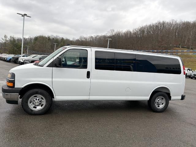 2025 Chevrolet Express Passenger 3500 1LS