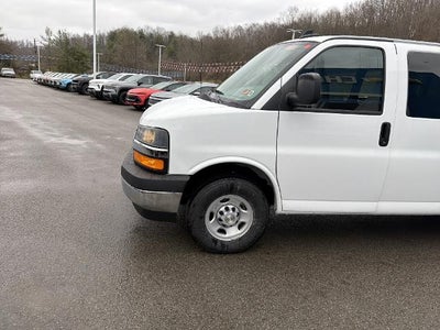 2025 Chevrolet Express Passenger 3500 1LS