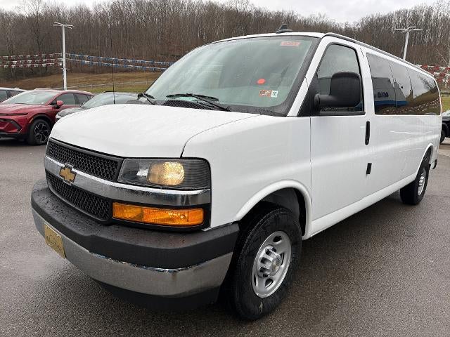2025 Chevrolet Express Passenger 3500 1LS