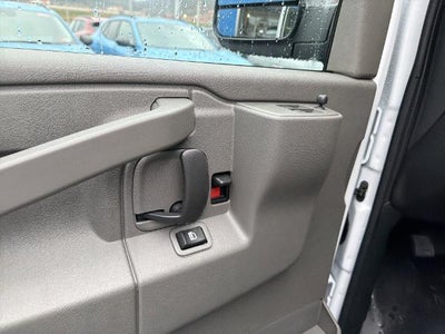 2025 Chevrolet Express Passenger 3500 1LS