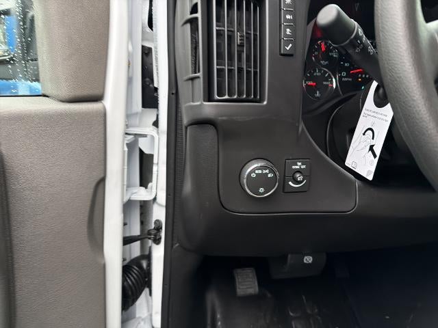 2025 Chevrolet Express Passenger 3500 1LS