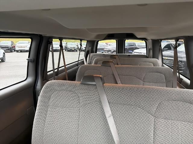2025 Chevrolet Express Passenger 3500 1LS
