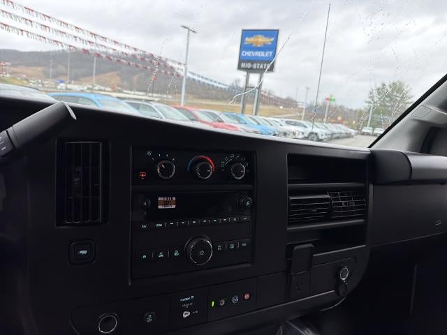 2025 Chevrolet Express Passenger 3500 1LS