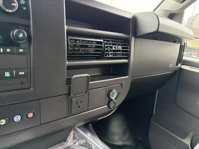 2025 Chevrolet Express Passenger 3500 1LS