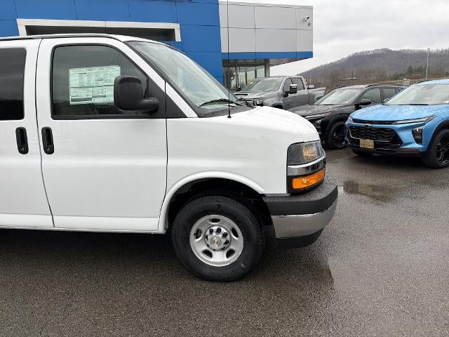 2025 Chevrolet Express Passenger 3500 1LS