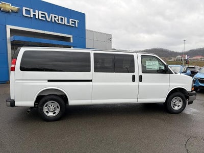 2025 Chevrolet Express Passenger 3500 1LS