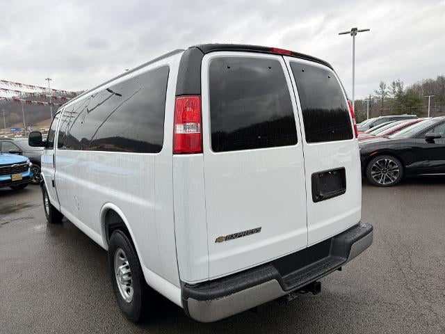 2025 Chevrolet Express Passenger 3500 1LS