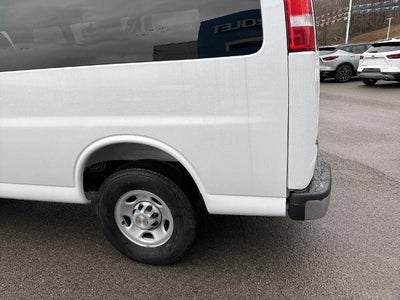 2025 Chevrolet Express Passenger 3500 1LS