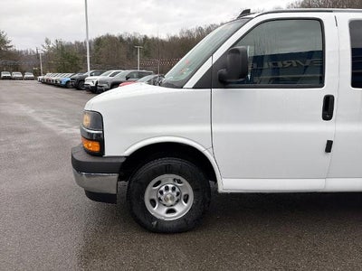 2025 Chevrolet Express Passenger 3500 1LS