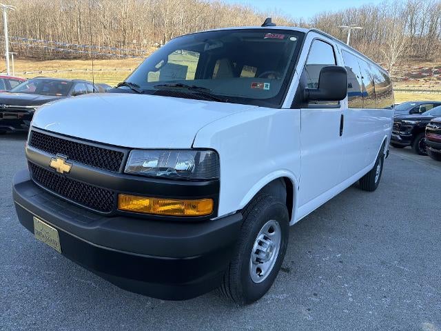 2025 Chevrolet Express Passenger 3500 1LS