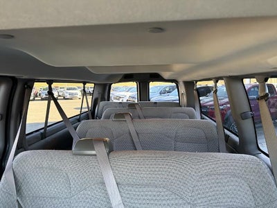 2025 Chevrolet Express Passenger 3500 1LS