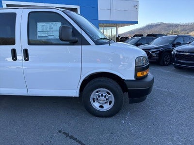 2025 Chevrolet Express Passenger 3500 1LS