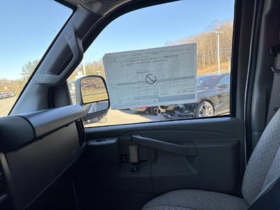 2025 Chevrolet Express Passenger 3500 1LS