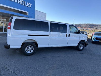 2025 Chevrolet Express Passenger 3500 1LS