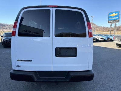 2025 Chevrolet Express Passenger 3500 1LS
