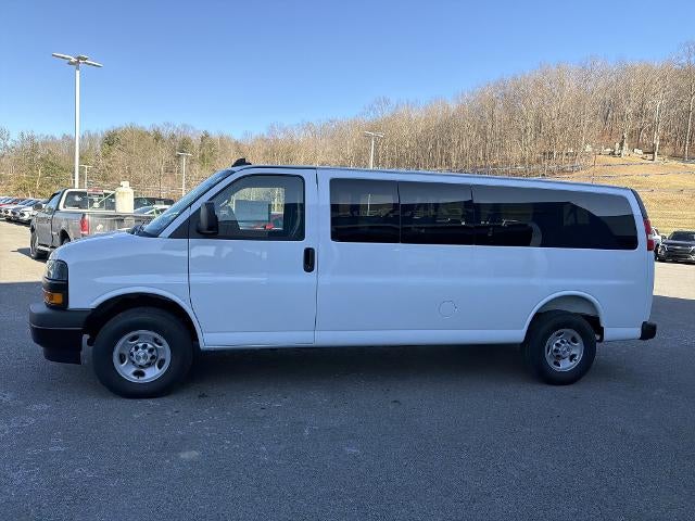 2025 Chevrolet Express Passenger 3500 1LS