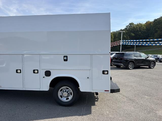 2026 Chevrolet Express Cutaway 3500 Base