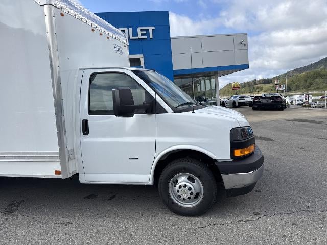 2025 Chevrolet Express Cutaway 3500 Base