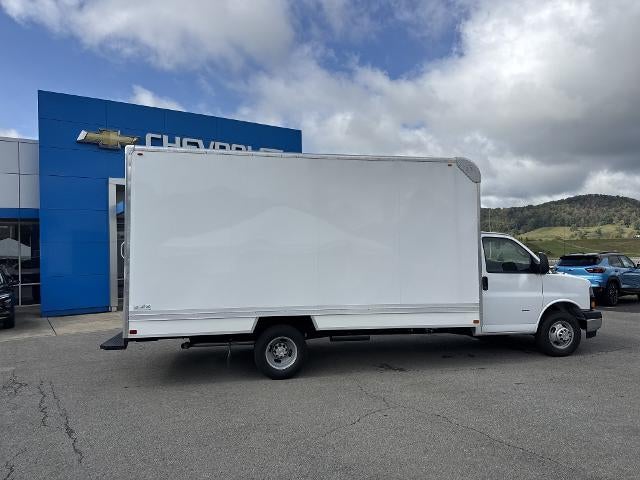 2025 Chevrolet Express Cutaway 3500 Base