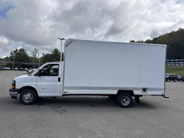 2025 Chevrolet Express Cutaway 3500 Base