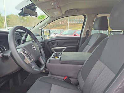 2023 Nissan Titan SV