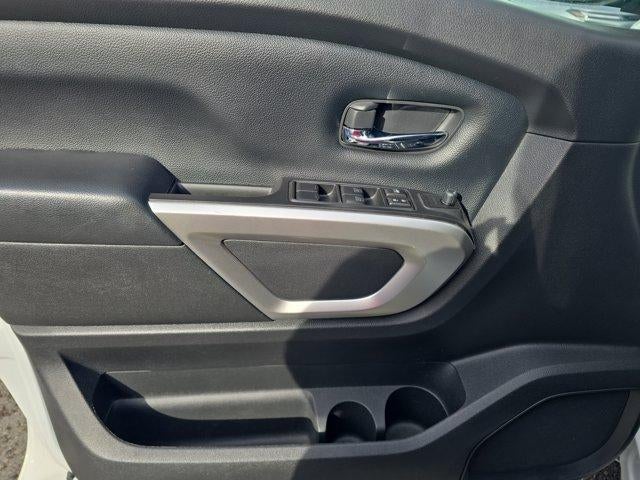 2023 Nissan Titan SV