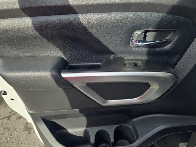 2023 Nissan Titan SV